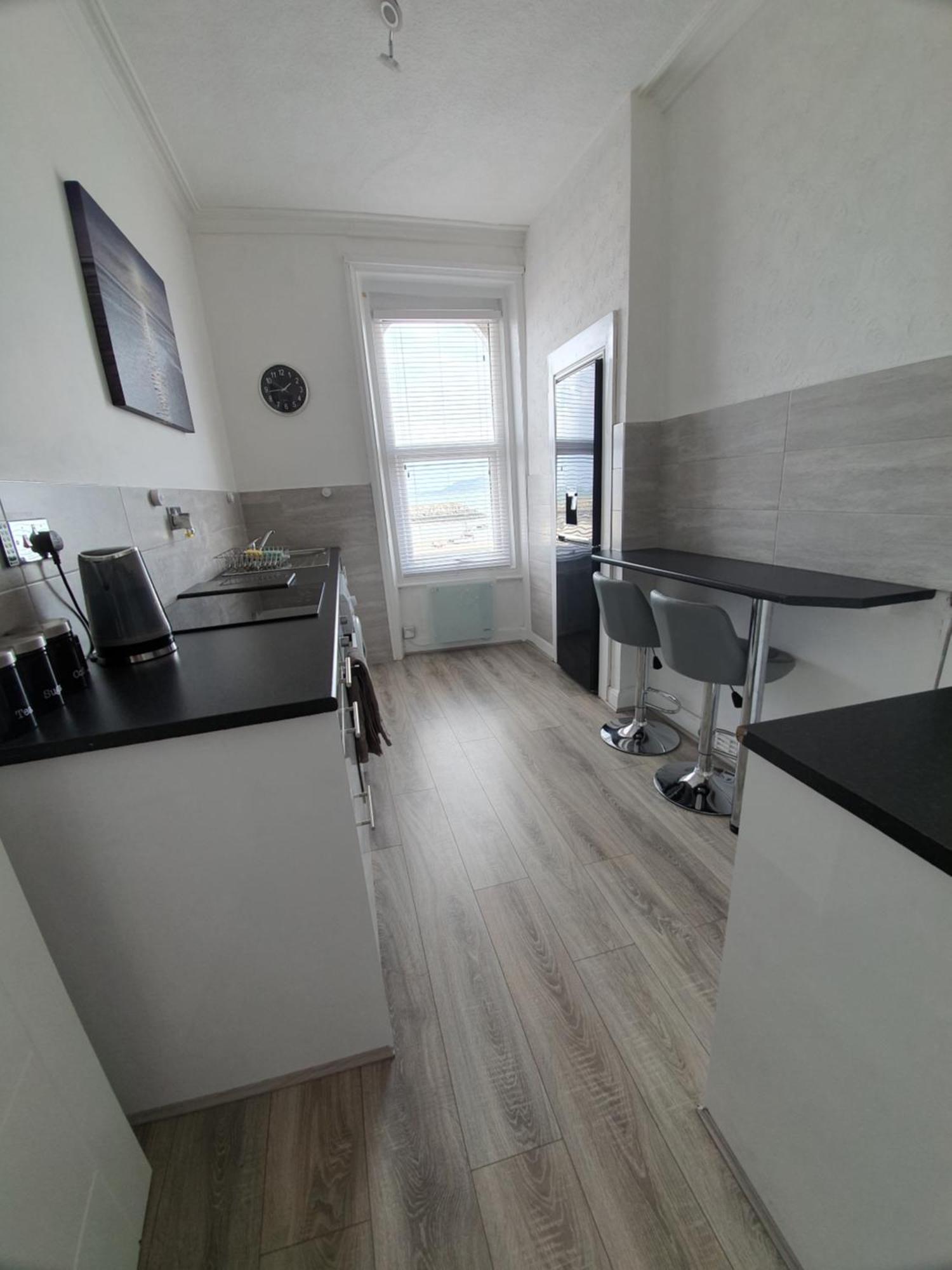 Апартаменты 3 Harbour Views Рос-он-Си Экстерьер фото